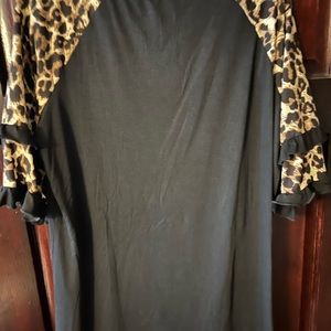Quarter length black with leopard sleeve cotton top